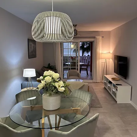 Playa Del Duque-amazing Views 2 Bedroom アパート アデヘ