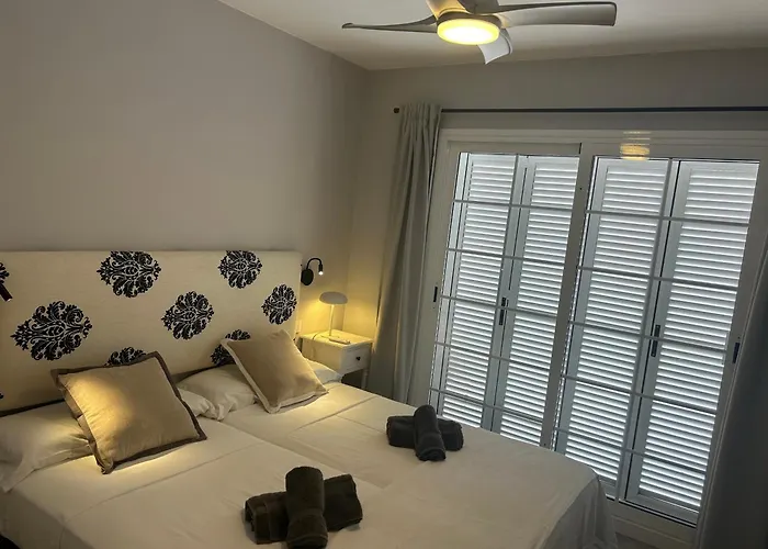 아파트 Playa Del Duque-amazing Views 2 Bedroom 아데제